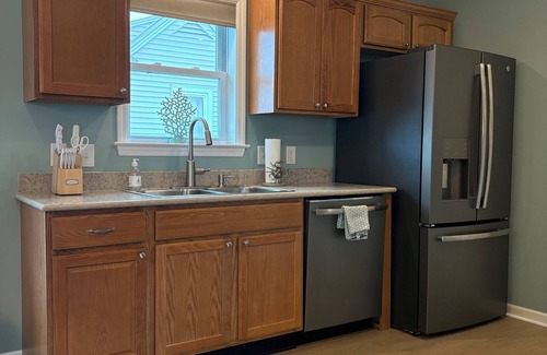 Eastward Look Casa | Steps to the Sand! Scarborough Beach Retreat 4bd/3ba with A/C - Newly Renovated!