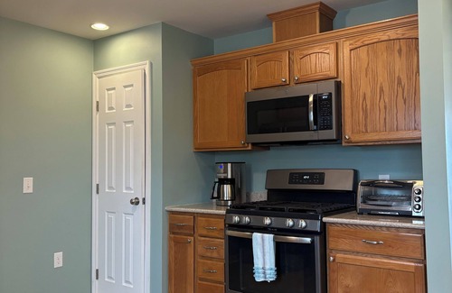 Eastward Look Casa | Steps to the Sand! Scarborough Beach Retreat 4bd/3ba with A/C - Newly Renovated!