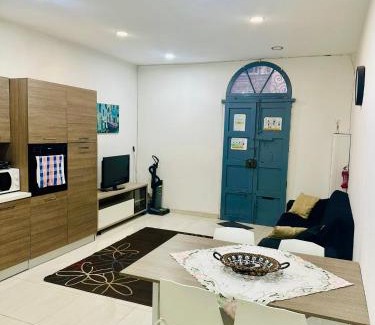 Gzira Apartamento | Steps to the Sea 1-BR Central Apartment