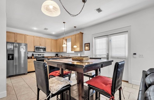 Bel Air Casa | 🏖️Steps to the Beach | Free Parking | Community Pool | Seaview Village #8🏖️