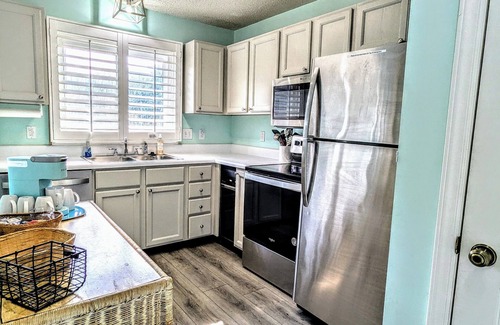 Pine Knoll Shores Casa | Steps to the beach! Hear the waves & feel the breeze! Your home away from home!
