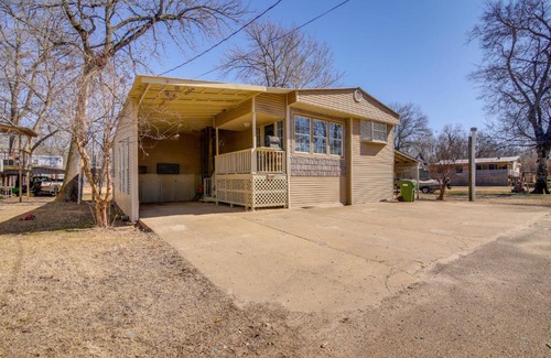 Tunica Casa | Steps to Tunica Lake Outdoor Retreat with Fire Pit