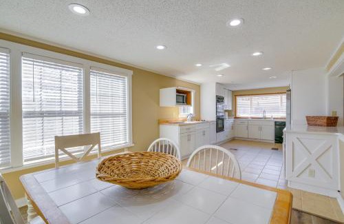 Tunica Casa | Steps to Tunica Lake Outdoor Retreat with Fire Pit