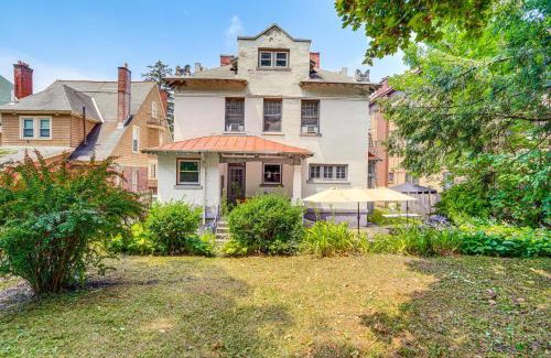 Stockade Historic District Casa | Steps to Union College Home with Shared Yard!