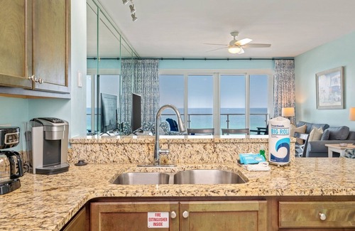 Destin Condominio | Sterling Sands 604 2 Bedroom Condo by RedAwning
