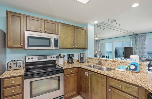 Destin Condominio | Sterling Sands 604 2 Bedroom Condo by RedAwning