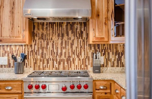 Whiting Casa | Stevens Point Escape - HUGE 5 bedroom Home