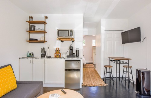 Arbolago Apartamento | Stewart Studio- Private yard and lake access