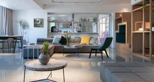 Middle Chaoyang Hotel | Stey Beijing 798 Art Zone Hotel