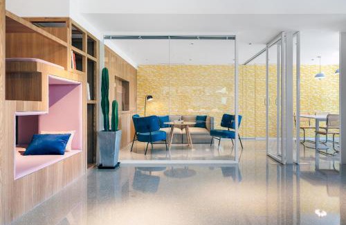 Middle Chaoyang Hotel | Stey Beijing 798 Art Zone Hotel