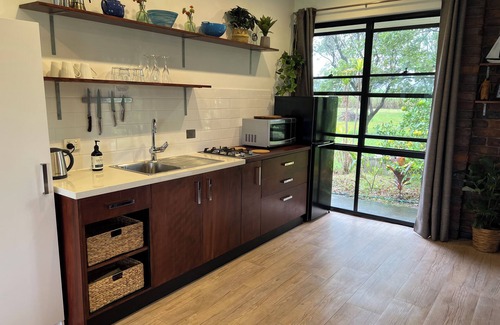 Empire Vale Apartamento | Sth Ballina. Peace, nature, river, beach. Big, modern studio with everything.