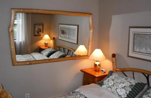 Galiano Casa | Sticks and Stones Cottage-Arbutus Grove