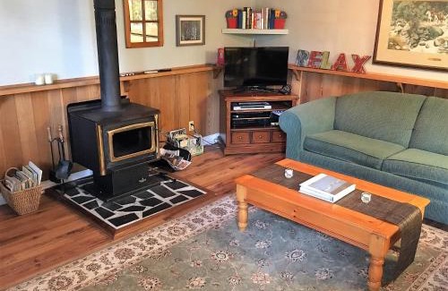 Galiano Casa | Sticks and Stones Cottage-Arbutus Grove