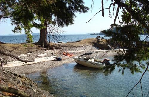 Galiano Casa | Sticks and Stones Cottage-Arbutus Grove