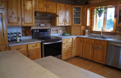 Halifax County Casa | Still Water Shores: Ostrea Oceanside Loghouse