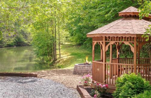 Pittman Center Casa | Still Waters Studio by Stony Brook Cabins