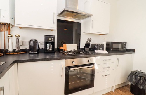 Blandford Saint Mary Cabaña | STILLNESS, pet friendly, with hot tub in Blandford Forum