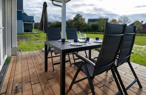 Busum Apartamento | Stillvoll Eingerichtete Ferienwohnung mit Sauna, Kamin, Terrasse und Waschtrockn