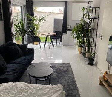 Steinsfurt Apartamento | Stilvolle 1-Zimmer Wohnung mit Terasse nahe Therme und Prezero Arena