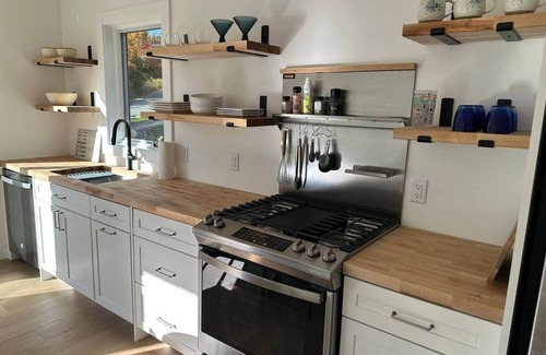 Stockbridge Casa | Fabulous In-town Stockbridge Pied-á-Terre, pet friendly!