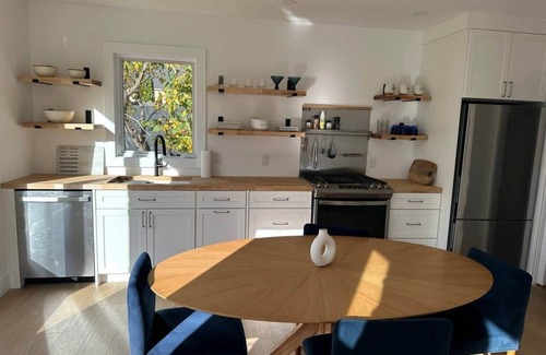 Stockbridge Casa | Fabulous In-town Stockbridge Pied-á-Terre, pet friendly!