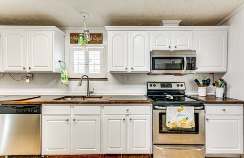 Beulah Casa | Stocked Fishing Pond On-Site: Quiet Pensacola Home