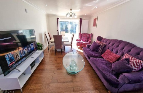 Offerton Casa | Stockport 6 Bed Home by City SuperHost