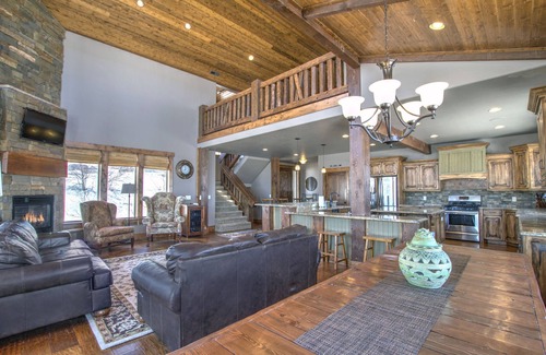Fish Haven Casa | Stokes Casa - Perfect for large groups, with pool, hot tub & beach access!