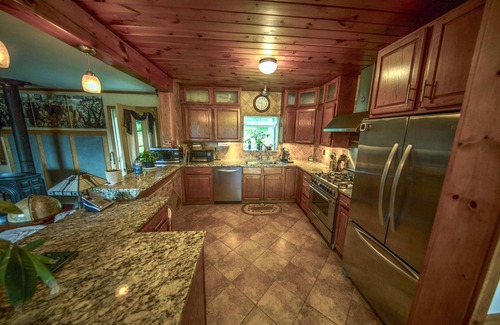 Windsor Casa | Stone Bear Sanctuary- A Secluded Nature and Wildlife Lovers' Retreat