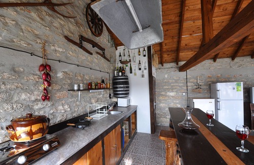 Rusalka Casa | Casa de construcción de piedra cerca del mar