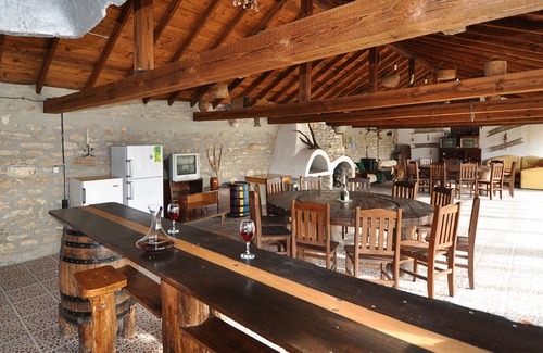 Rusalka Casa | Casa de construcción de piedra cerca del mar