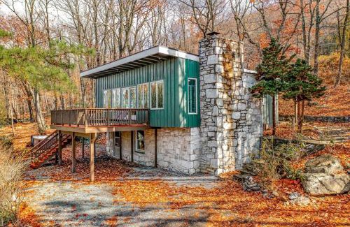 Kabletown Casa | Stone Cabin on Valley View - Firepit & Hot Tub
