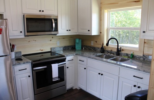 Shreveport Cabina | Stone Cabin with Hot Tub & Spectacular View at God's Country Resort