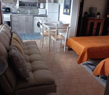 Gefira Mpania Apartamento | Stone Clock's House