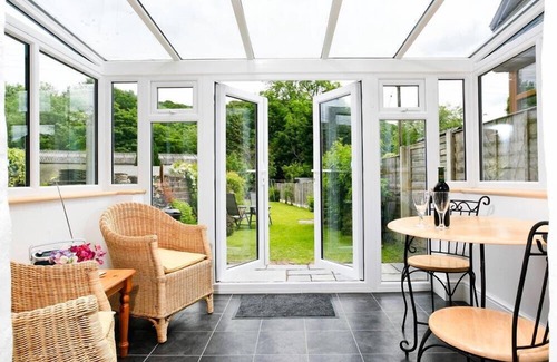 Staveley Cabaña | STONE COTTAGE AT STAVELEY, pet friendly, with open fire in Windermere
