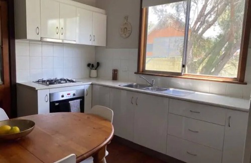 Mandurah Casa | Stone Cottage - Close to beach and estuary