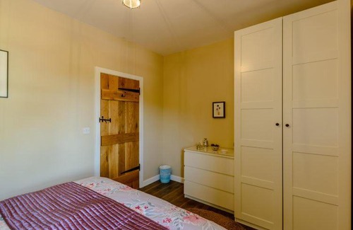 Bromlow Casa | Stone Cottage