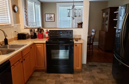 Fayetteville Casa | Stone Cottage near the downtown square of Fayetteville TN
