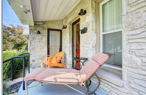 Fayetteville Casa | Stone Cottage near the downtown square of Fayetteville TN