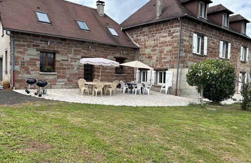Saint-Aulaire Casa | Stone country house overlooking the valley, set in 3000 m2 of land