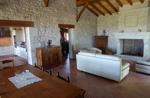 Monbalen Casa | Casa de campaña de piedra vista totalmente renovado y equipado