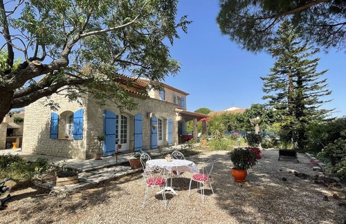 Thezan-les-Beziers Casa | Stone family villa