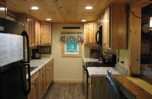 Sabinsville Cabina | Vista de Mountain Ridge, 2 arroyos, 10 acres, patio enorme, privado, Blair Creek Cabin.