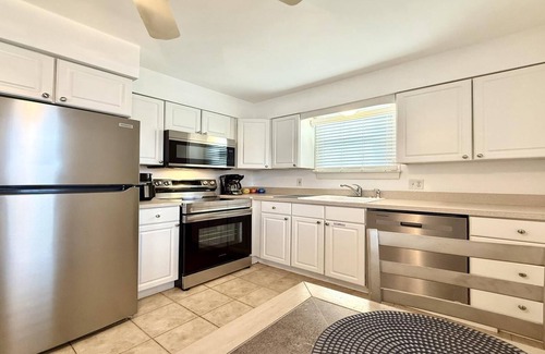 Stone Harbor Condominio | Stone Harbor NJ Charming 2 bedroom 1st floor duplex on quiet south end.