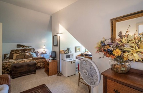 Hermann Cama Y Desayuno | Stone Haus Bed & Breakfast
