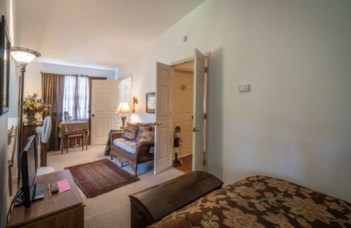 Hermann Cama Y Desayuno | Stone Haus Bed & Breakfast