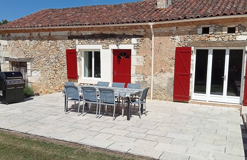 La Chapelle-Gonaguet Casa | Casa de piedra con piscina privada y jardín – Encanto y confort en Dordoña