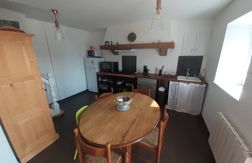 Ploumilliau Casa | Stone house 60 m2 with garden in the town center near the beaches