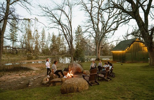 Mariposa Apartamento | Stone House by CasaOso, HotTub