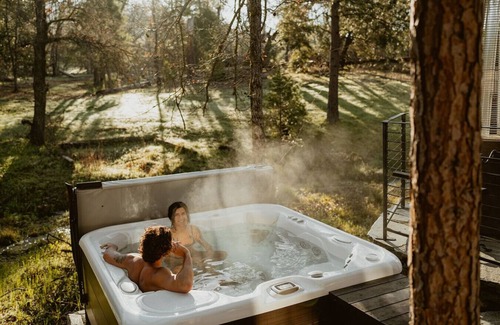 Mariposa Apartamento | Stone House by CasaOso, HotTub